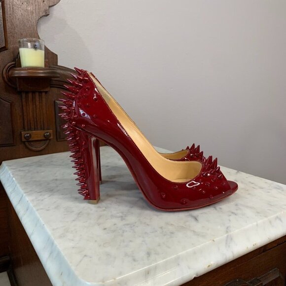 Christian Louboutin Jurayoo 100 Spike Pump Carmin Patent - Picture 2 of 7